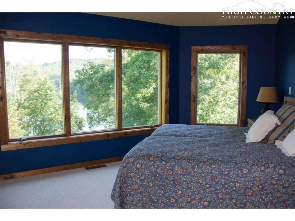 Image number 8 for the current listing