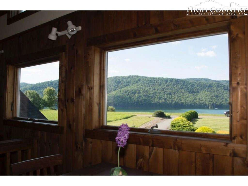 Image number 7 for the current listing