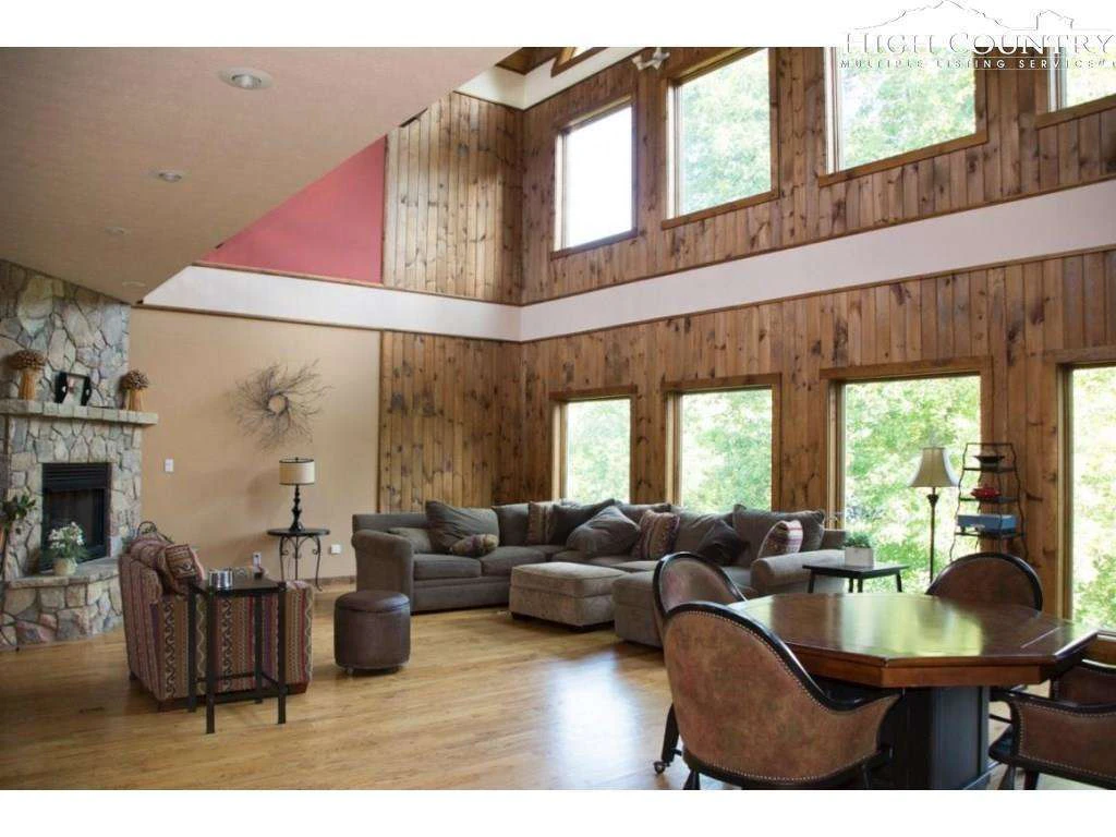 Image number 5 for the current listing