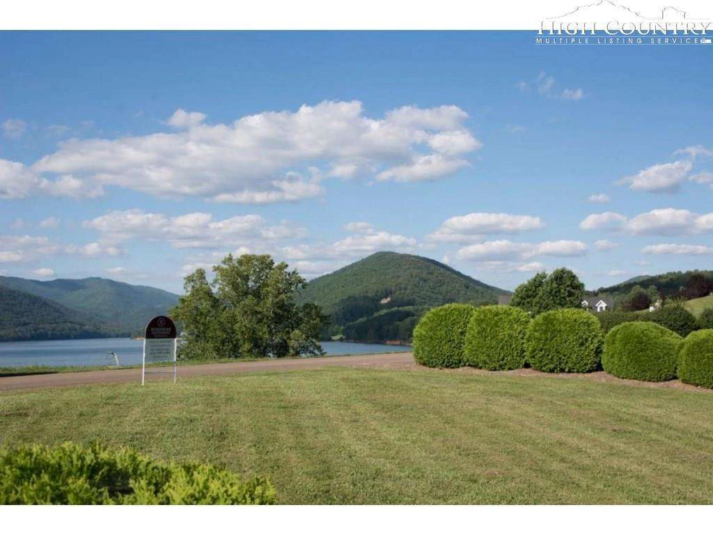 Image number 3 for the current listing