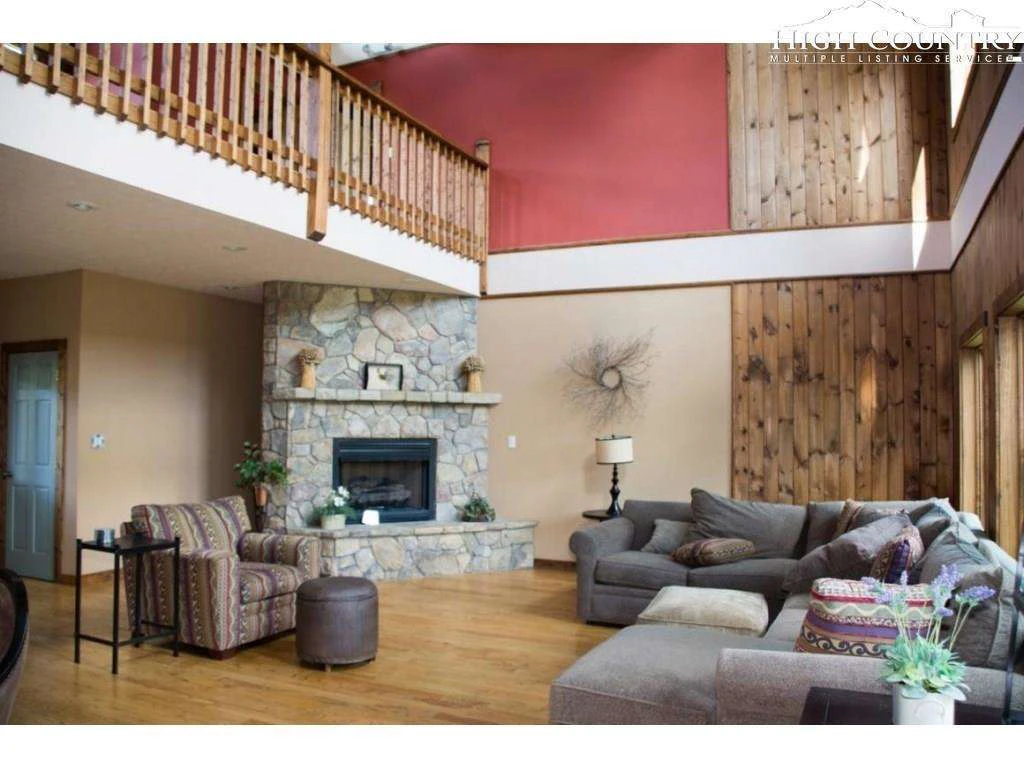 Image number 18 for the current listing
