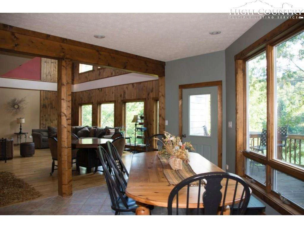 Image number 16 for the current listing