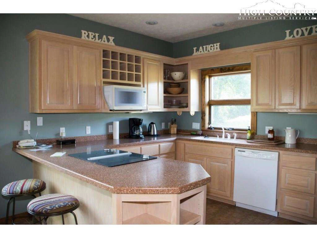 Image number 15 for the current listing