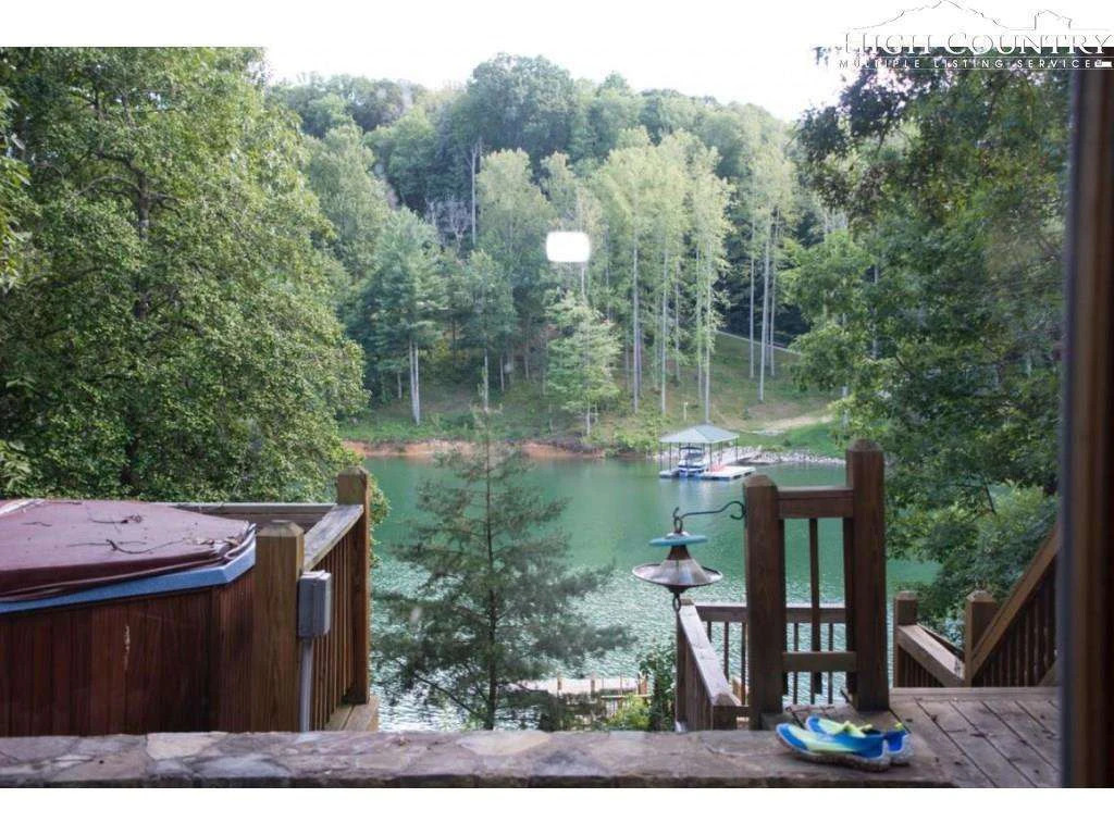 Image number 13 for the current listing