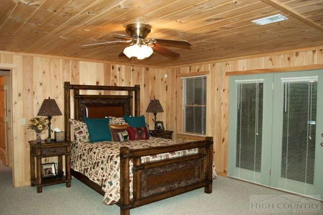 Image number 15 for the current listing