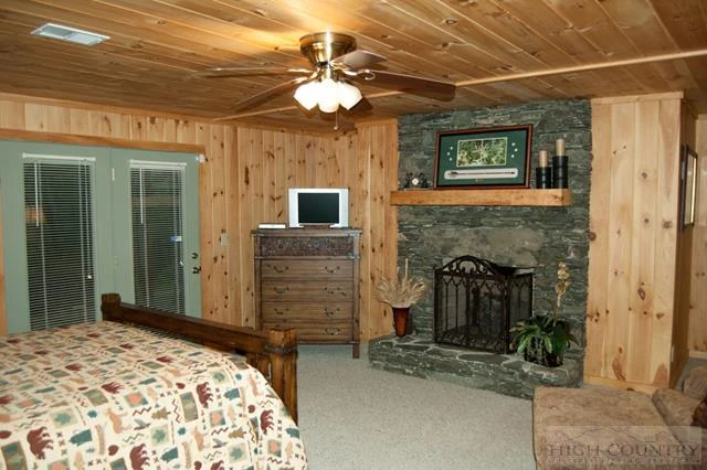 Image number 14 for the current listing