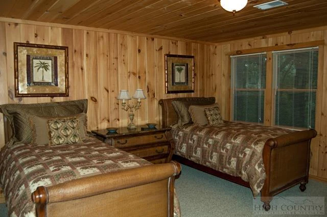 Image number 13 for the current listing