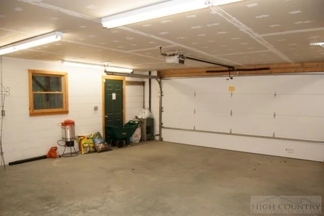 Image number 12 for the current listing