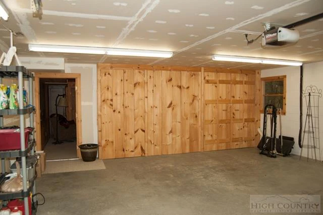 Image number 11 for the current listing