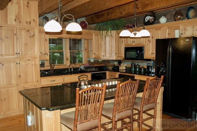 Image number 5 for the current listing