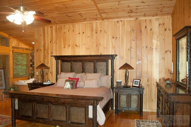 Image number 21 for the current listing