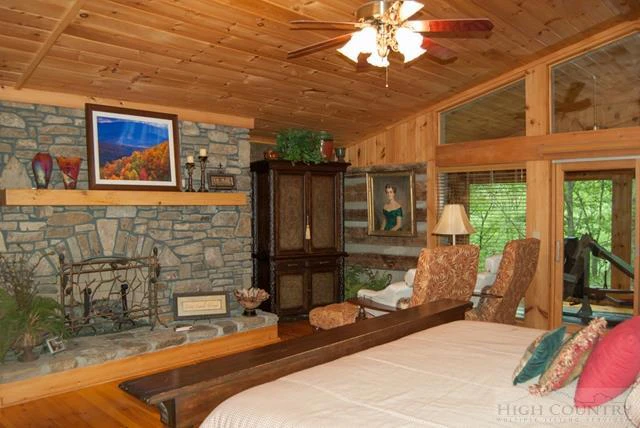 Image number 20 for the current listing