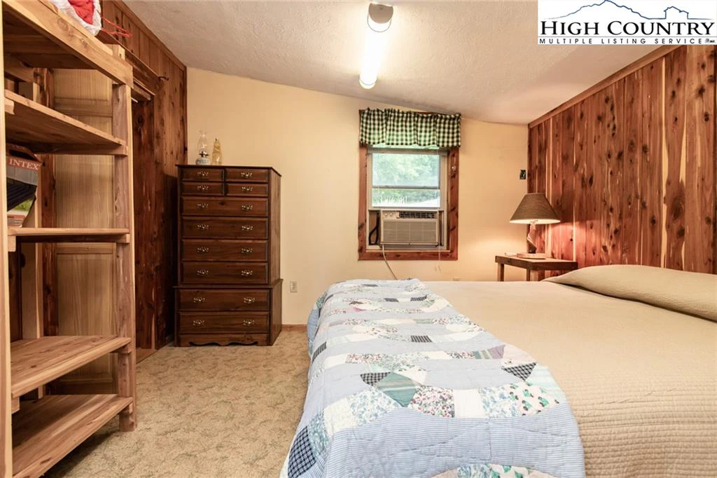 Image number 14 for the current listing