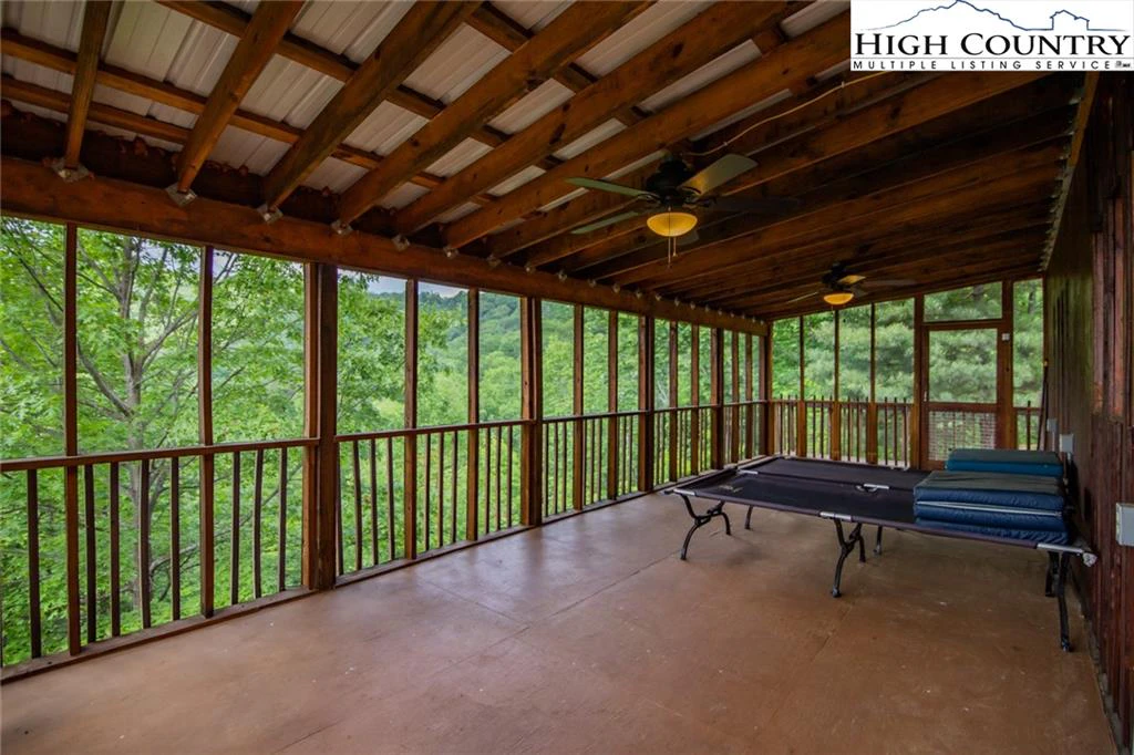 Image number 17 for the current listing