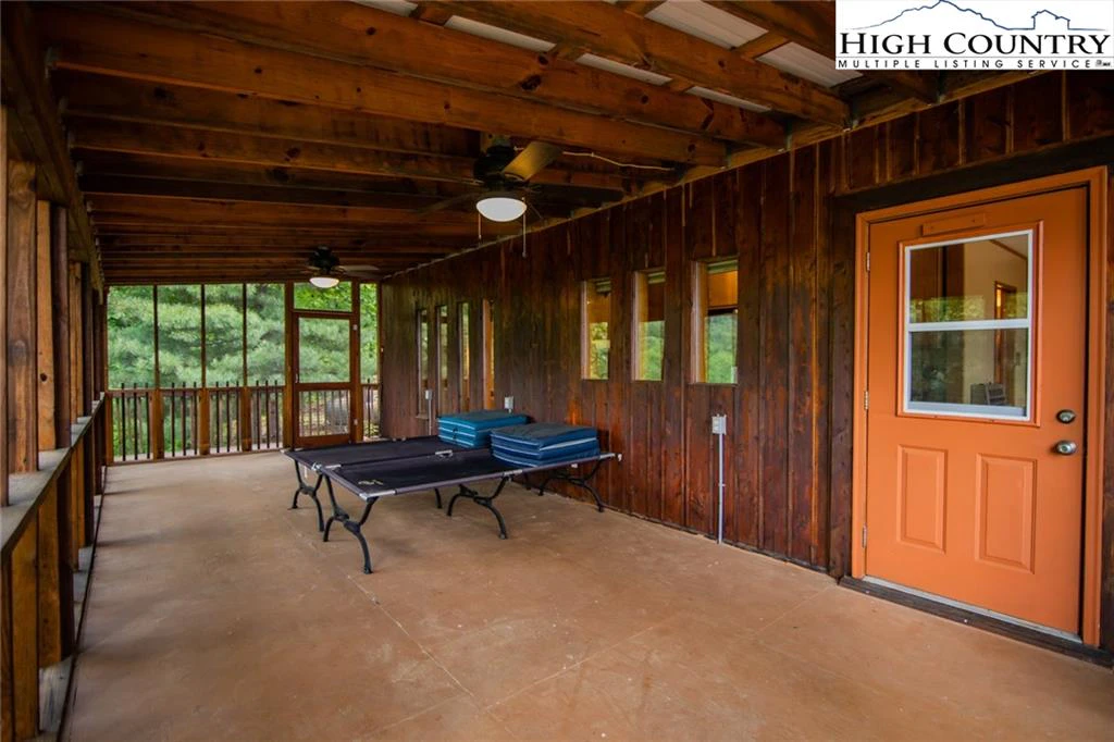 Image number 18 for the current listing
