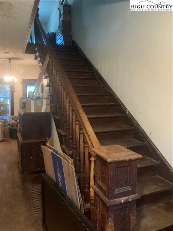 Image number 7 for the current listing