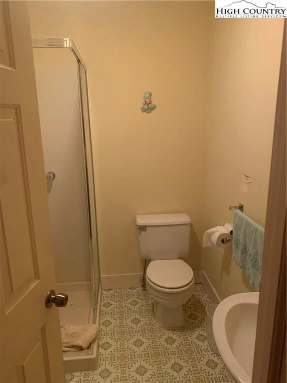 Image number 4 for the current listing
