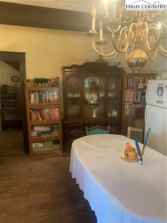 Image number 3 for the current listing