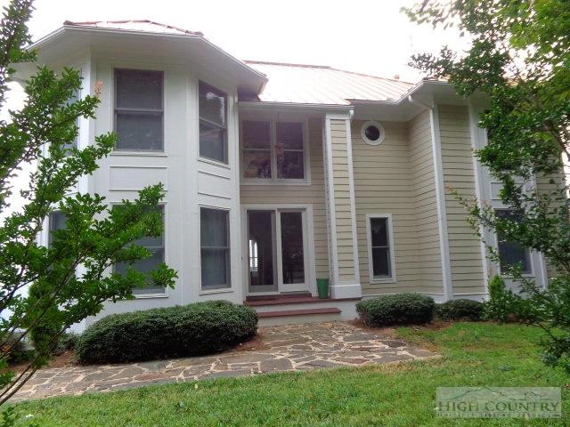 Image number 1 for the current listing