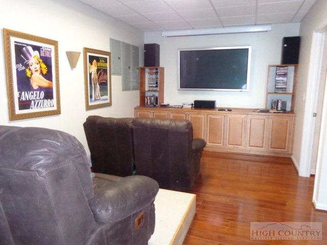 Image number 12 for the current listing