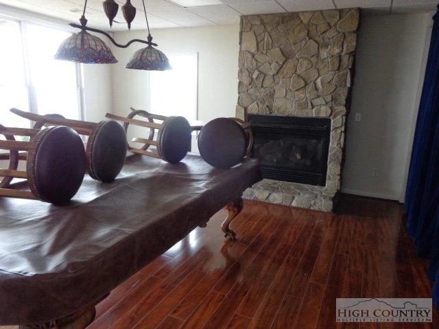 Image number 11 for the current listing