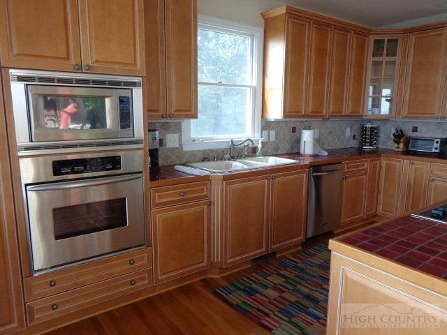 Image number 7 for the current listing