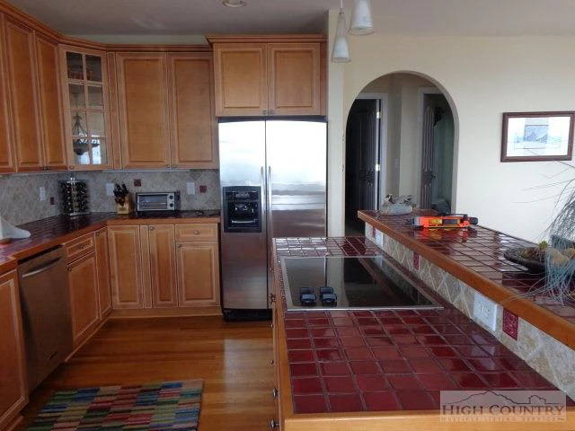 Image number 6 for the current listing