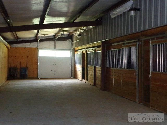 Image number 19 for the current listing