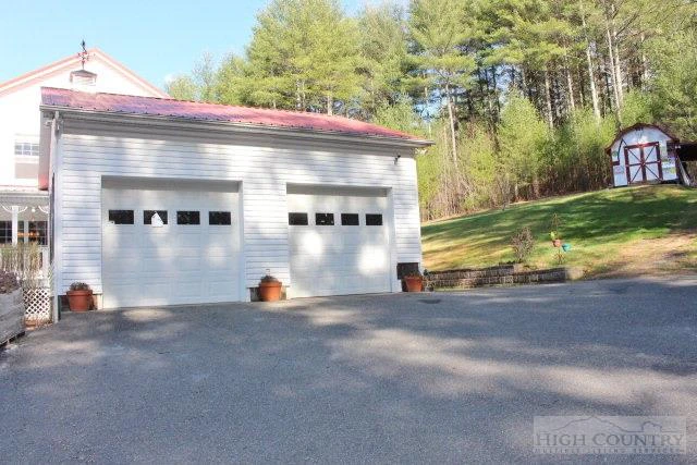 Image number 13 for the current listing