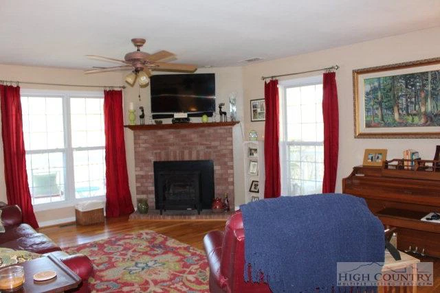 Image number 6 for the current listing