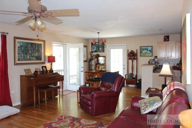 Image number 5 for the current listing