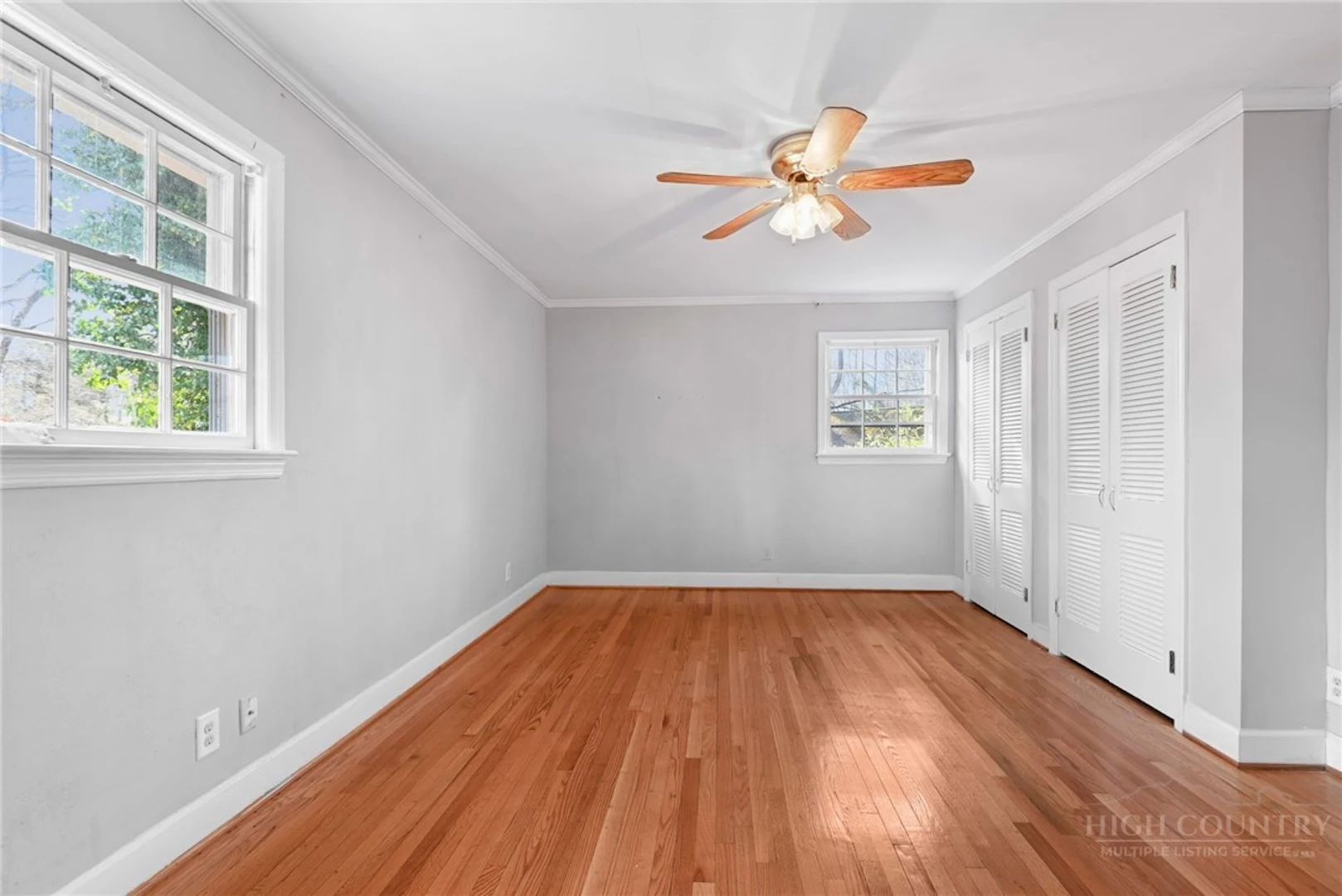 Image number 21 for the current listing
