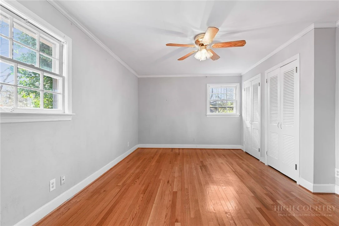 Image number 21 for the current listing