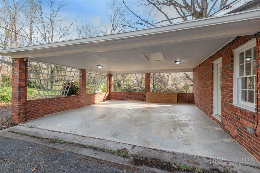 Image number 3 for the current listing