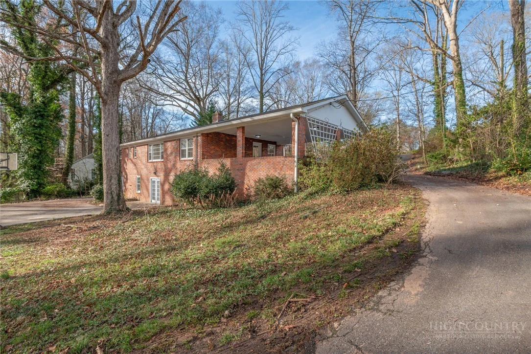 Image number 4 for the current listing