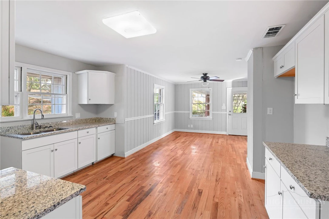 Image number 7 for the current listing
