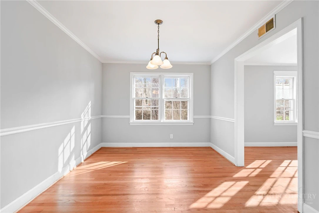 Image number 9 for the current listing