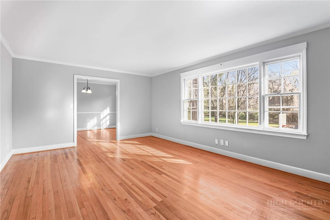 Image number 10 for the current listing