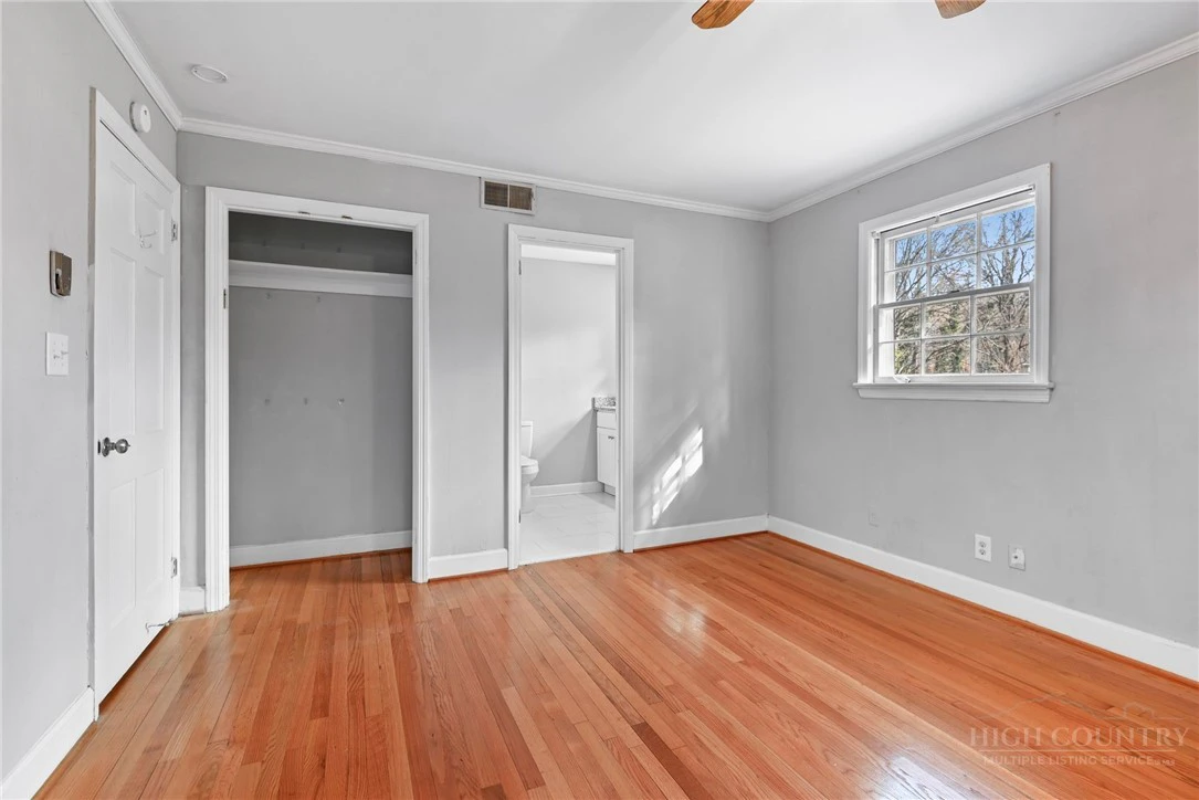 Image number 12 for the current listing