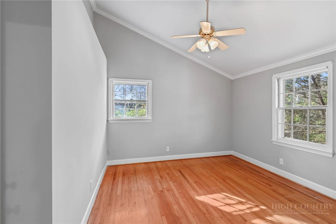 Image number 13 for the current listing