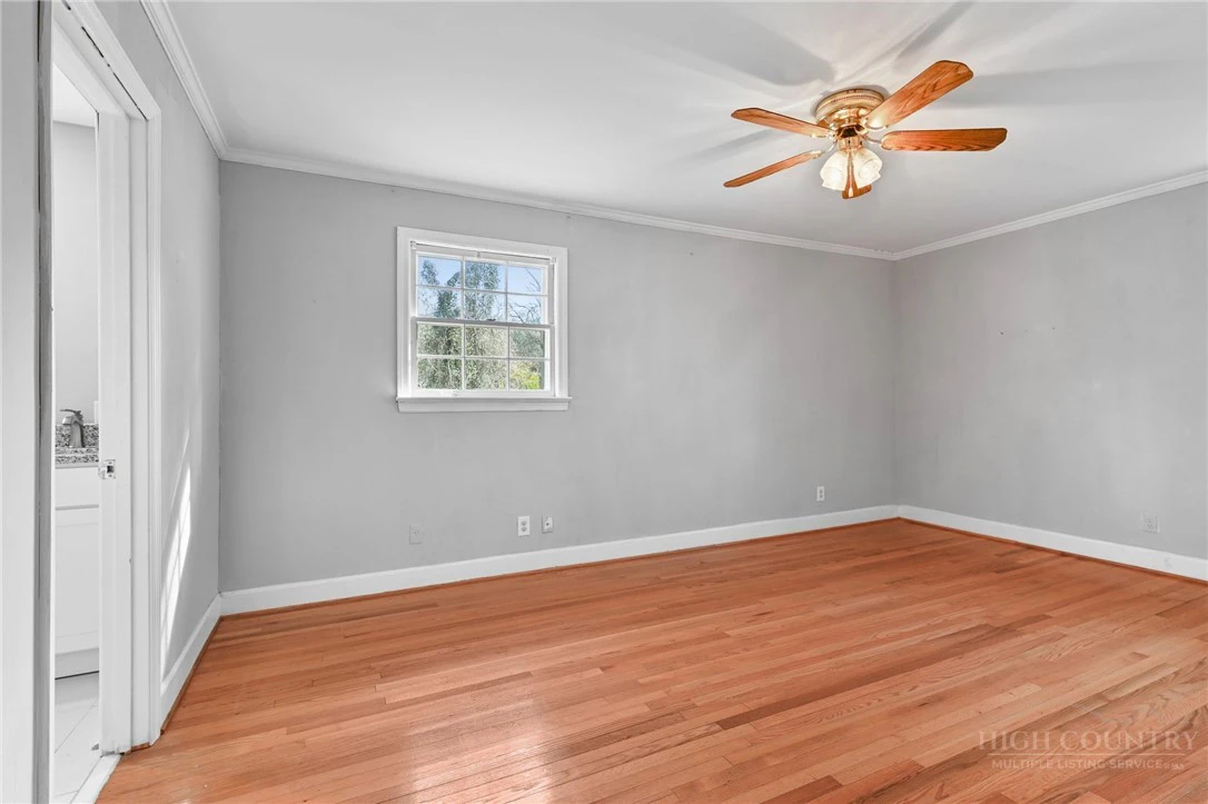 Image number 20 for the current listing
