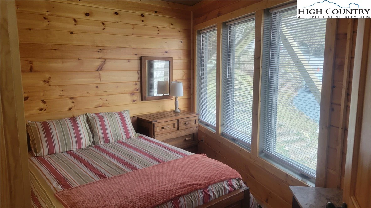 Image number 9 for the current listing