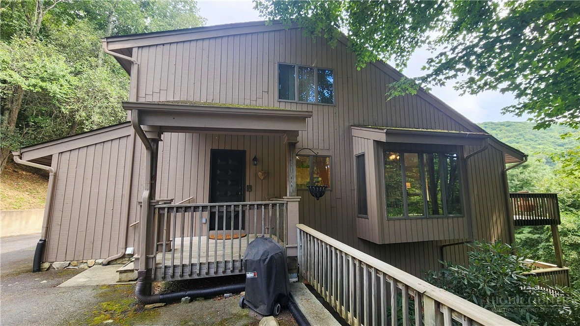 Image number 1 for the current listing
