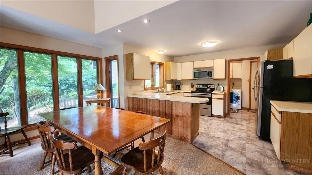 Image number 12 for the current listing