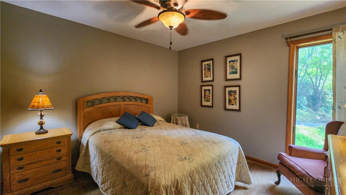 Image number 20 for the current listing