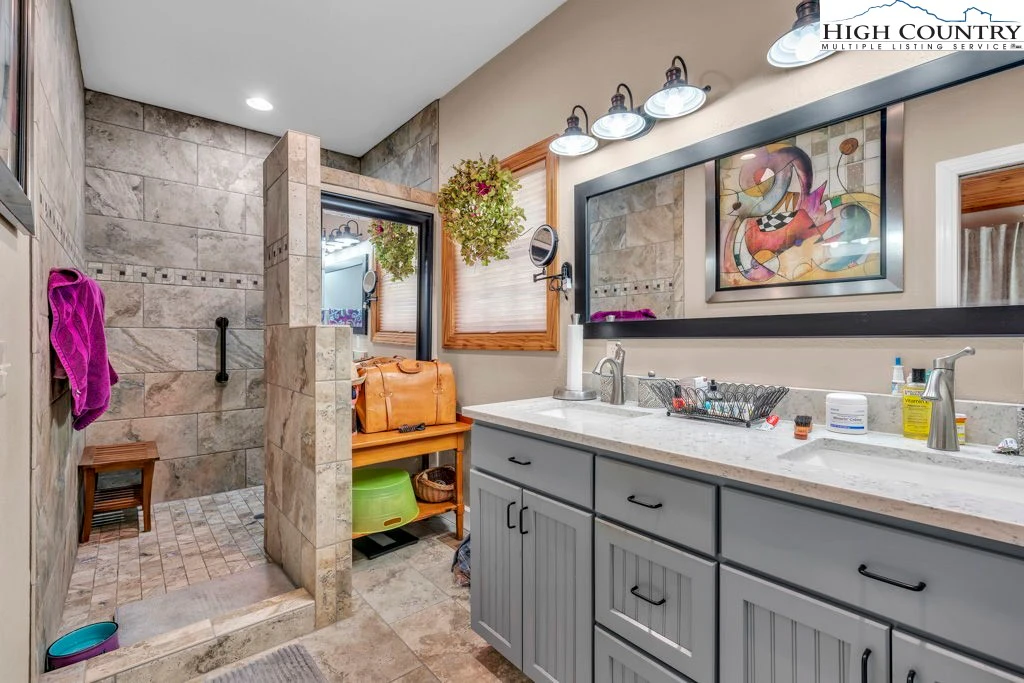 Image number 5 for the current listing