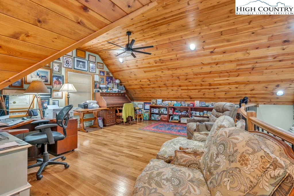 Image number 8 for the current listing