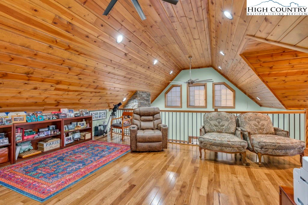 Image number 10 for the current listing