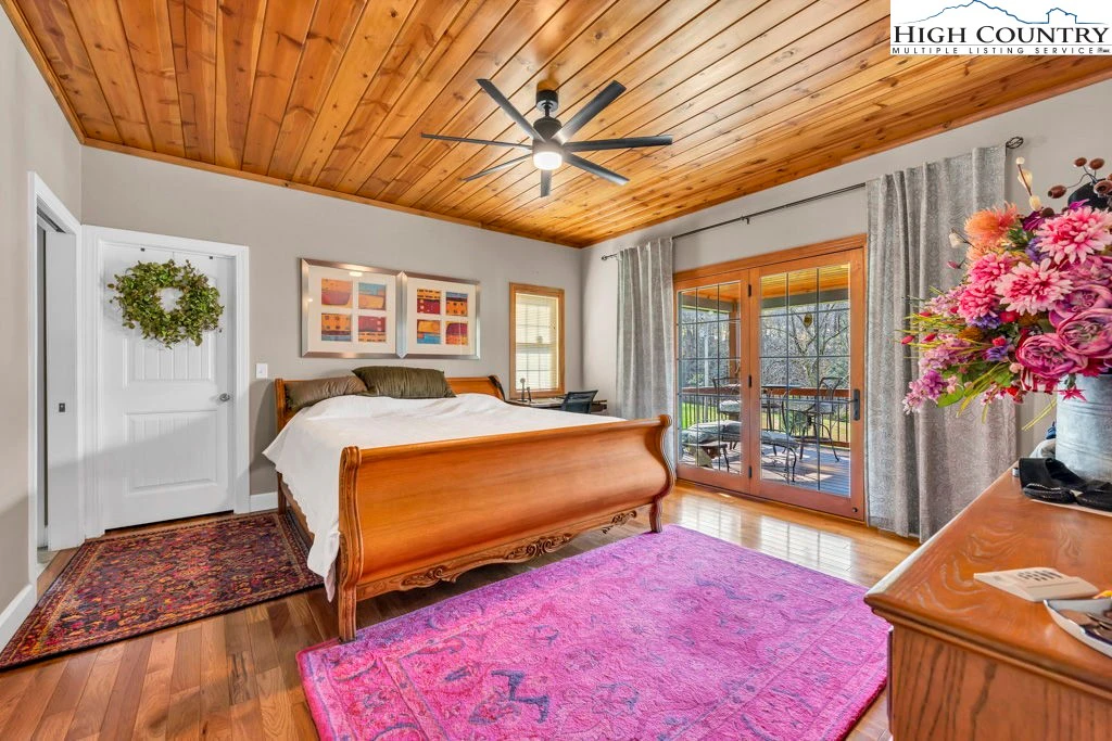 Image number 4 for the current listing