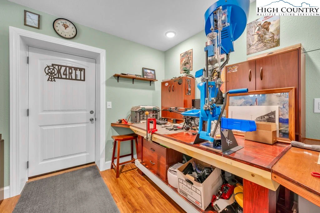 Image number 12 for the current listing